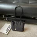 Schwarze Nylon Tasche fur Damen, grosse Kapazitat Schultertasche modischer Shopper Bag. - Mit Anhänger / Schwarz