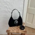 Bolso bajo el brazo retro negro para mujer, bolso de hombro vintage con hebilla plateada. - Negro
