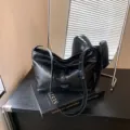 Bolso de hombro retro negro para mujer de cuero PU, bolso cruzado casual con correa ajustable. - Sin colgante / S / Negro