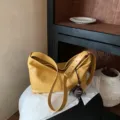 Bolso de hombro hobo de cuero amarillo casual minimalista bolso cruzado para mujer nuevo - Con Colgante / S / Amarillo
