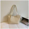 Bolso de hombro trenzado beige, elegante bolso para trabajo, bolso grande y casual. - Sin colgante / Blanco