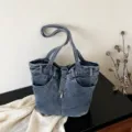 Ρετρό τσάντα ώμου από τζιν για γυναίκες, κομψή casual τσάντα με μοναδικό σχεδιασμό τσέπης. - Σκούρο μπλε