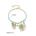 Böhmisches geflochtenes Armband mit Sonnen- und Erdbeer-Anhängern in leuchtendem Blau und Gold. - Stil H
