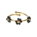Offener Ring aus Edelstahl mit süßen schwarzen Perlenblumen im schlichten und süßen Stil. - Schwarz