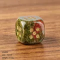 Dado in pietra naturale Unakite, dado da gioco in pietra con angoli arrotondati da 15 mm. - Verde Rosso Misto