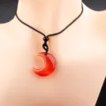 Collar con colgante de media luna ojo de gato rojo con cordón negro para estilo diario - Rojo