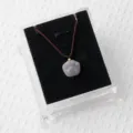 Grauer Achat Katzenpfote Anhänger Kette mit verstellbarer Kordel in Klarsichtbox Variante - Grauer Achat