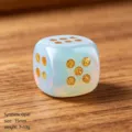 Dado in Opale Sintetica con Punti Dorati 15mm Angoli Arrotondati Accessorio per Gioco da Tavolo - Bianco Traslucido Cangiante