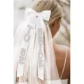 Bellissimo velo da sposa bianco con fiocco per capelli e lettere in strass per feste. - Velo TO BE BRIDE in Raso Combinato (HPLL0311-31B)