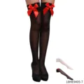 Sexy zwarte dij-hoge kousen met rode strik en kanten rand voor feest en verkleedpartij. - Eén maat / 18HE9405-7 (Zwart Rood Kant)