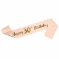 Roze satijnen verjaardagssjerp met gouden Happy 30th Birthday tekst voor 30e feest decoratie. - 30 Jaar Oud