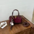 Contrast color Boston bag in wine red suede and dark brown leather with a cute charm. Variant view. - With Pendant Style / Wine Red With Pendant