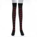 Calcetines altos negros de Halloween con patron de huesos rojos, ideales para cosplay. - Talla única / Hueso de la Suerte Rojo
