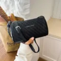 Zwarte geweven cilinder schoudertas voor dames, stijlvolle crossbody handtas, chique dagelijkse tas. - Zonder hanger / Zwart