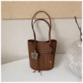 Chic woven shoulder tote bag for women, stylish brown minimalist bucket bag with pouch. - With Charm / Brown