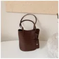 Stylish woven leather tote bag for women, daily commute minimalist shoulder bag with pouch. - No Pendant / Brown