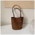 Brown Woven Bucket Bag, Chic Intrecciato Shoulder Tote with Pouch for Daily Commute Women - No Pendant / Brown