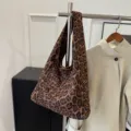 Grand sac à bandoulière imprimé léopard pour femme, cabas fourre-tout rétro et décontracté. - Imprimé léopard