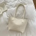Bolso de hombro tejido elegante en blanco roto, bolso de mano minimalista para mujer. - Blanco sin Colgante