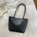 Bolso tote de cuero trenzado negro para mujer, bolso de hombro grande para trabajo y diario. - Negro sin Colgante