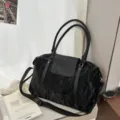 Μεγάλη τσάντα ταξιδίου με λουρί ώμου, μονόχρωμη μαύρη τσάντα Σαββατοκύριακου για σύντομα ταξίδια. - Μαύρο