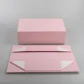 Rosa Faltgeschenkbox mit Magnetverschluss, flache und zusammengebaute Ansicht für Verpackung. - Außendurchmesser: 35x21x11,3cm / Rosa