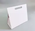 Boîte cadeau pliante rose, élégante boîte d'emballage avec poignée pour cadeaux et fêtes. - S / Blanc