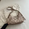 Sac bandoulière moto kaki rétro, cuir PU effet usé, variante bandoulière multi-sangles. - Kaki