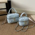 Hellblaue gesteppte Kettentasche Kosmetiktasche stilvolle Umhängetasche für Damen neu - L / Blau
