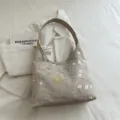 Bolso de hombro bordado elegante para mujer, bolso hobo de media luna con flores para uso diario. - Caqui