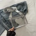 Sac bandoulière transparent avec poche cœur et large sangle pour un style quotidien. - Argent