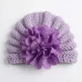 Lindo gorro de punto de invierno para bebé con gran flor violeta brillante, cálido y suave - Ajustable / Púrpura