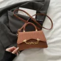 Stilvolle Stroh Leder Handtasche Damen Henkeltasche Umhängetasche mit Kette Detail neu. - Braun