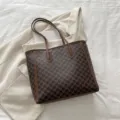 Braune Monogramm Shopper Tasche für Damen, große Schultertasche mit Doppelriemen für Arbeit. - Kaffee