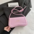 Rosa Baguette Umhängetasche für Damen, stilvolle minimalistische PU Leder Schultertasche. - Rosa