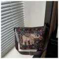 Ethische Umhängetasche mit gewebtem Elefantenmuster, Vintage Canvas Damentasche für Alltag. - Blumiger Elefant