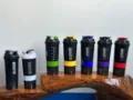 Detailansicht mehrfarbiger Fitness-Shaker-Becher mit Skala und praktischem Mehrschichtdesign - 500ml / Mehrfarbig