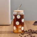 Glas Eiskaffeetasse mit Gänseblümchen Muster, Bambusdeckel und Metallhalm für den Alltag. - 500ml / Transparent-Kleine Gänseblümchen