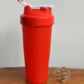 Red shaker bottle variant for fitness, portable protein powder mixer cup with ball. - 600ml / Red