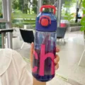 Bouteille d'eau en plastique portable avec paille et poignée, style estival extérieur. - 420ml / Bleu