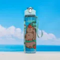 Draagbare plastic sportwaterfles met schattige capybara- en aardbeiprint, blauwe deksel. - Transparant Cyaan
