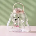 Mignonne bouteille d'eau en plastique ours dessin animé pour enfants avec paille et sangle. - Blanc
