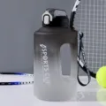 Μaτ αθλητικό παγούρι 1.5L με καλαμάκι και λαβή, γκρι μαύρο σχέδιο ντεγκραντέ φορητό - 2300ml / Μαύρο