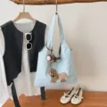 Élégant cabas en toile bleue avec charmant pendentif de cheval, sac porté épaule chic quotidien. - Avec Pendentif / Bleu