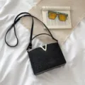 Bolso cruzado negro de lentejuelas con decoración de metal V, elegante bolso para mujer. - Negro