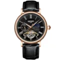 Nahaufnahme der automatischen Herrenuhr mit schwarzem Zifferblatt und Lederarmband. - Geschenkbox / Roségoldenes Gehäuse Schwarzes Zifferblatt