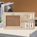 Marco de fotos de madera con calendario de escritorio, lindo diseño de elefante, acabado natural. - Estilo Love