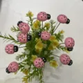 Estacas decorativas de mariquitas rosas de madera para jardín en miniatura y macetas. - Paquete de 10 / Rosa