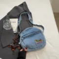 Sac bandoulière en denim décontracté pour femme, broderie teckel mignonne sac tendance. - 浅蓝色单肩