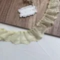 Ribete de encaje plisado de 5 cm con bordado de corazón para costura, ropa y decoración DIY. - Amarillo